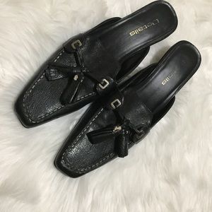 Details black leather mini-heel mules